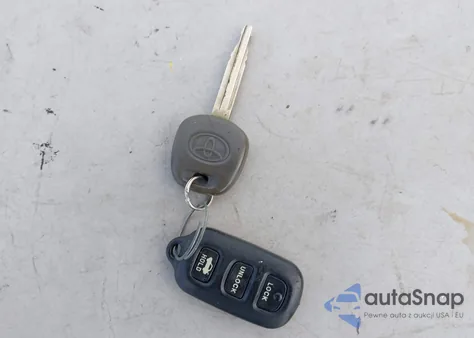 2006 Toyota Camry Le V6/Xle V6 z USA, uszkodzony, nr VIN JTDBF32K860167626